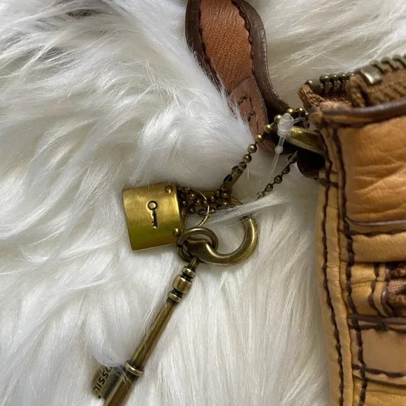 Fossil Tan Yellow Leather Crossbody Purse, Vintage with Adjustable Strap - Picture 3 of 12